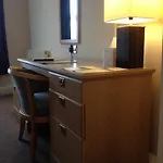 Отель Allerton Court 3*