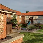 Отель Allerton Court 3*