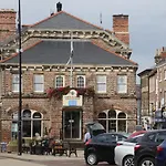 Allerton Court 3* Нортхаллертон