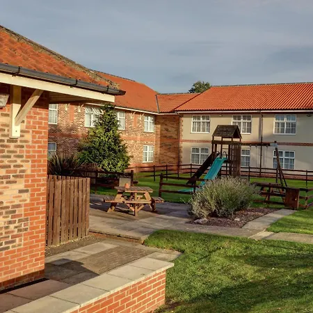 Отель Allerton Court 3*